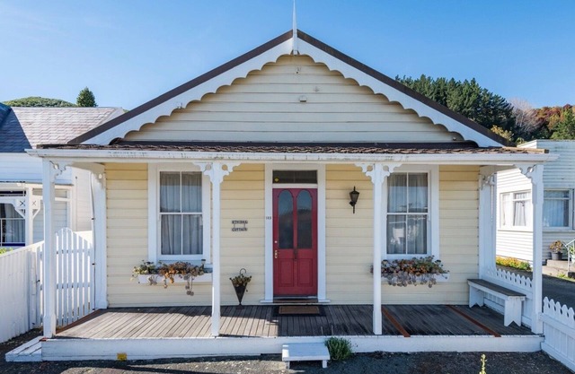 Spoil yourself at Strupak Cottage