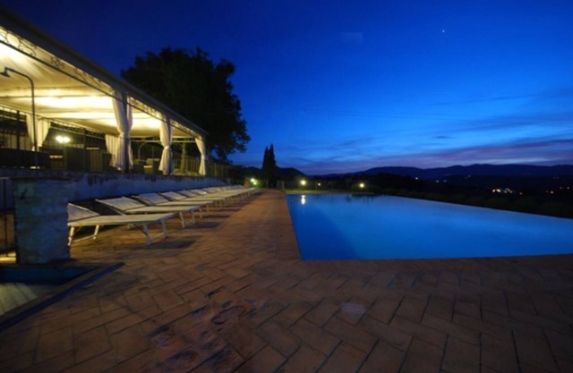 Spoleto By The Pool, apt.3 - marvellous view, only 0,7 miles from the old tow