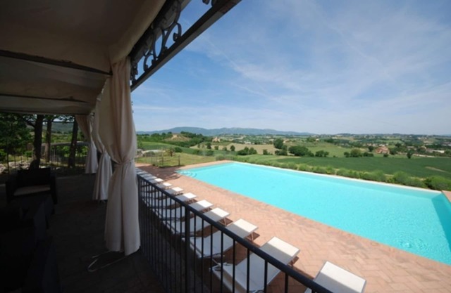 Spoleto By The Pool, apt.6 - marvellous view, only 0,7 miles from the old tow