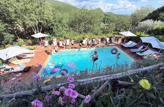 spoleto country park sleeps 28 with activities area, kiddies area, pool, games
