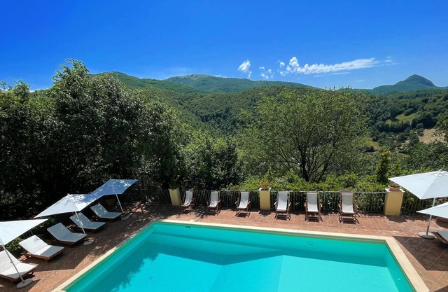 Spoleto Splash Casa Vicolo, a fabulous country cottage sleeps 4/5/wifi/aircon