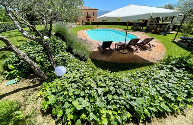 SPOLETO TRANQUILITA + POOL. SLEEPS 20 SPOLETO CENTRE 15 MINS