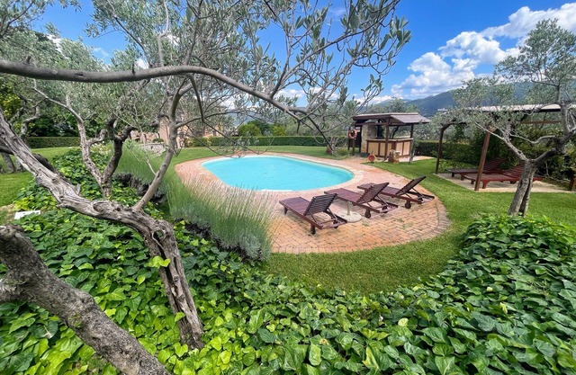 SPOLETO TRANQUILITA + POOL. SLEEPS 20, WIFI. EXTENSIVE PRIVATE GROUNDS