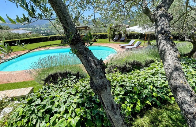 SPOLETO TRANQUILITA + POOL. SLEEPS 20, CENTRAL SPOLETO. 15 MINS