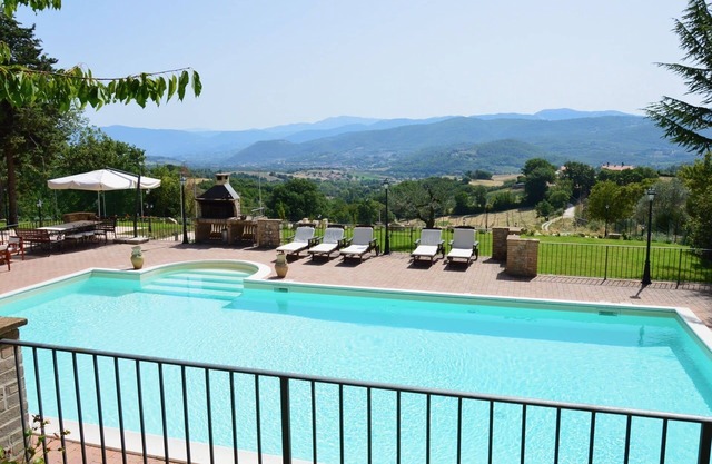 Spoleto Villa, antique country home with beach games