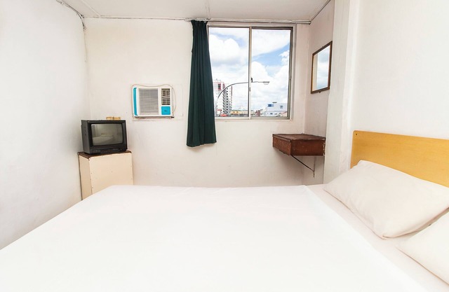 SPOT ON 89916 Gold Star Hotel