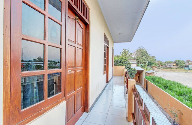 SPOT ON 93007 Guest House Lestari