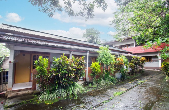 SPOT ON 93517 De Lanang Homestay Near Masjid Janapria