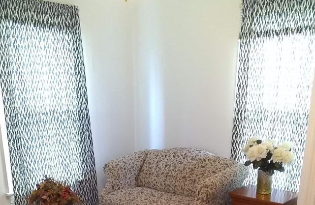 Spotless 2nd Fl 1Bdrm Studio with parking Near 3 Hospitals / Capitol Complex