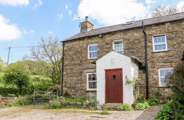 SPOUT COTTAGE, family friendly, character holiday cottage in Sedbergh