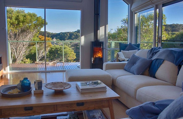 Spray Point Cottage, Luxury by the Sea