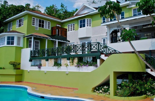 SPRING SPECIAL(40% discount)***$390 per night***Sleeps 8(up to 12 on airbeds)