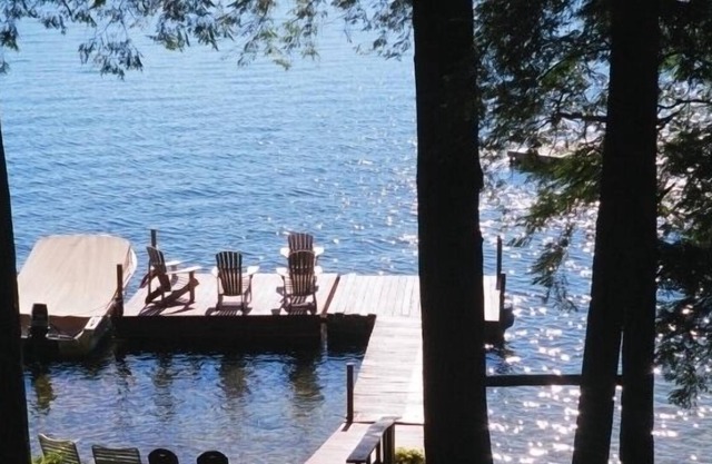 Squam Lake/5 Boats Included - Great for families - FALL AVAILABLE