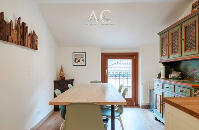 Square Apartment - Two Bedroom Apartment, Sleeps 6