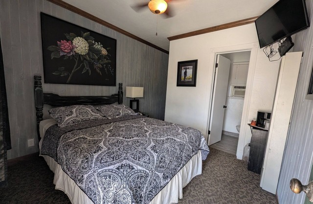 Squaw Valley Motel Room #4