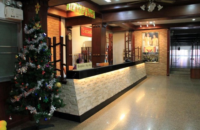 Sri Chumphon Hotel