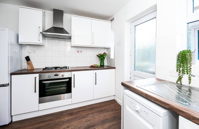 St Albans - 2 Bed - garden - Free parking