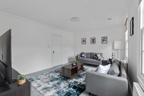 St Albans - 2 bedroom flat-free parking