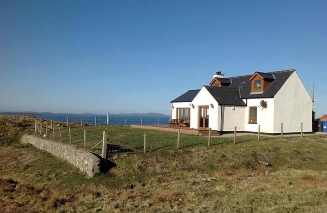 ST CLEMENTS VIEW, pet friendly, luxury holiday cottage in Borrisdale