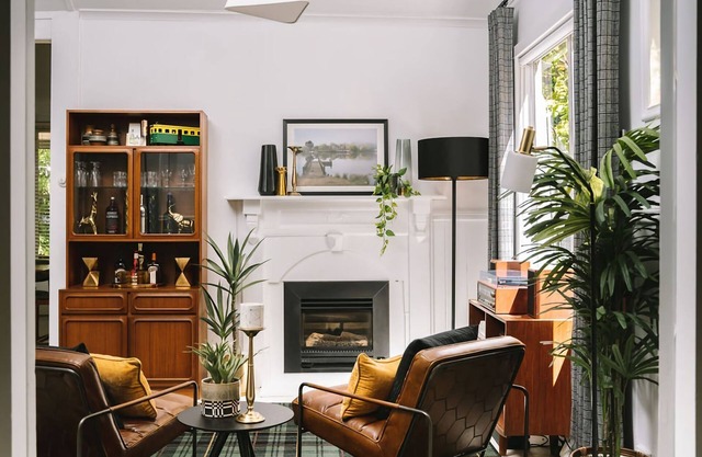 St. Etienne Daylesford ~ Contemporary Styling!