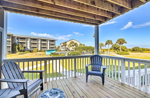 St Helena Island Condo w/Pool & Beach Access!