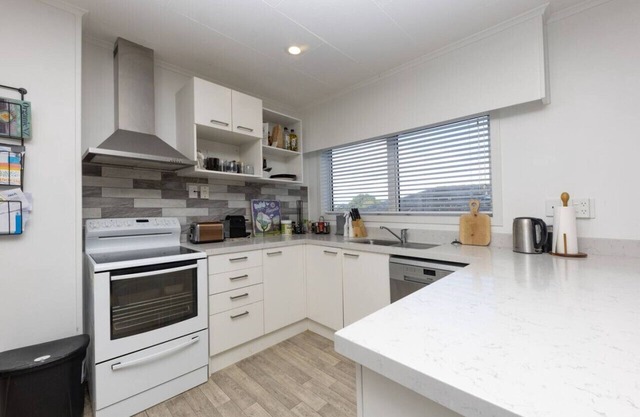 St Heliers Gem: Beach and Scenic Routes Nearby