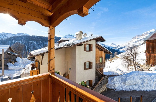 Studio Apartment 'Cesa Raggio Di Sole Monolocale' with Mountain View and Wi-Fi