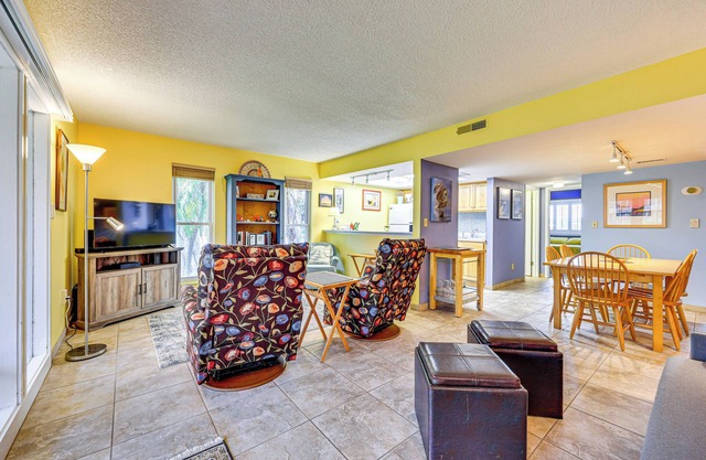St Johns River Retreat in Welaka w/Dock Access