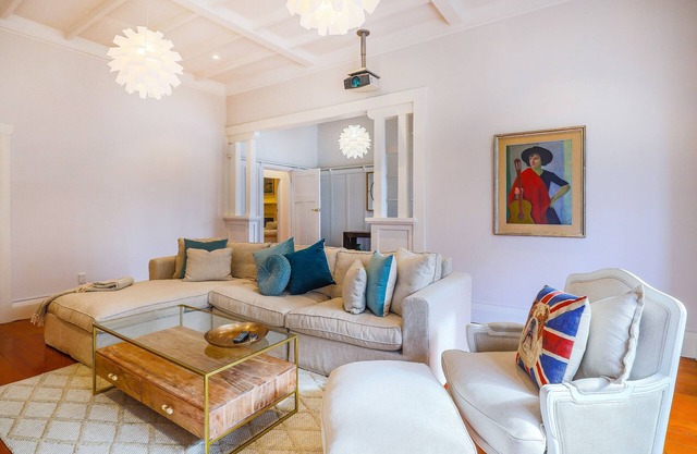 St Marys Bay 4 Bedroom Luxurious Villa for 8 & 2 Carparks