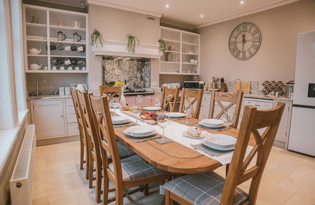 St. Michael's Town House - Elegant and Large home in the Heart of Gloucester