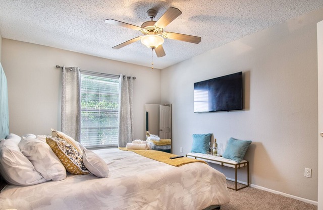 St. Pete’s Favorite 2Bd 2Ba w/ Patio & Parking