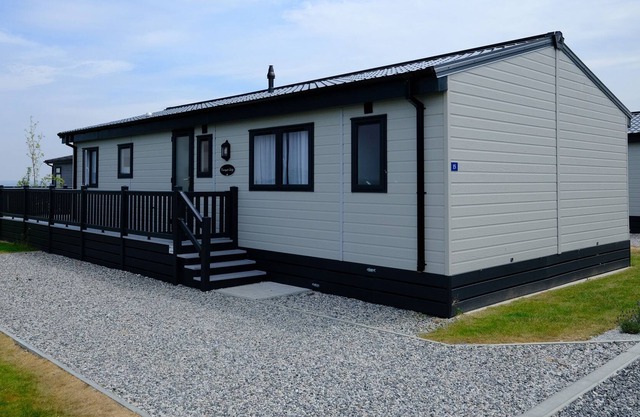 ST PETROCS 15, family friendly, luxury holiday cottage in Padstow