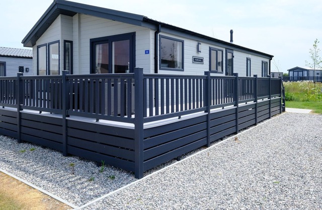 ST PETROCS 8, pet friendly, luxury holiday cottage in Padstow