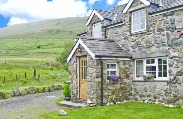 STABAL COTTAGE, family friendly, with a garden in Dolgellau