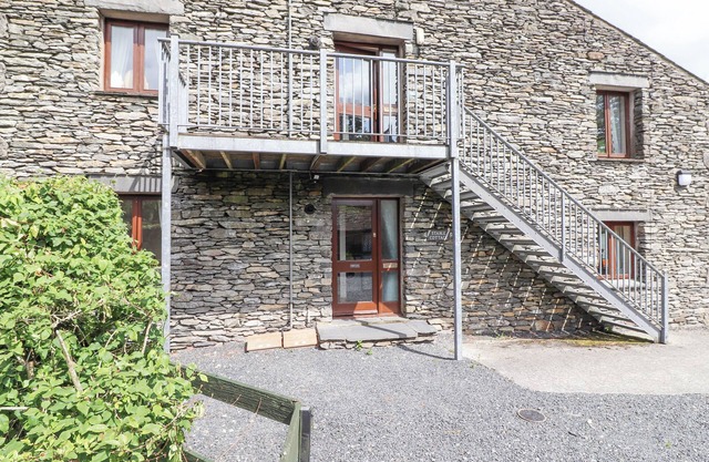 STABLE AT POUND FARM, pet friendly in Kendal