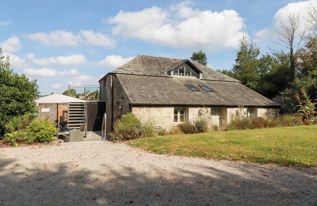 STABLE LOFT, family friendly, with hot tub in Watergate Bay