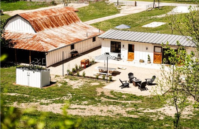 Stables at Fox Hill Farm - Eastender