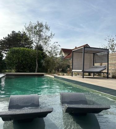 Stadtvilla mit Pool