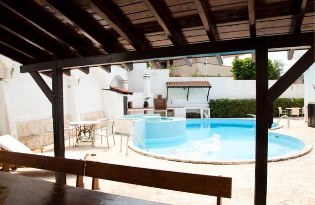 STAIRWAYS PRESTIGIOUS VILLA WITH 11 BEDS, POOL, Beach 250mt panorama