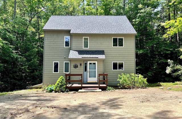 Stand-Alone Condo, Walk to Diana's Bath & Hiking Trails from your Backdoor!