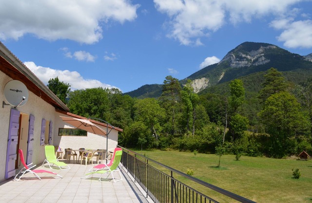 STANDING MOUNTAIN HOLIDAYS