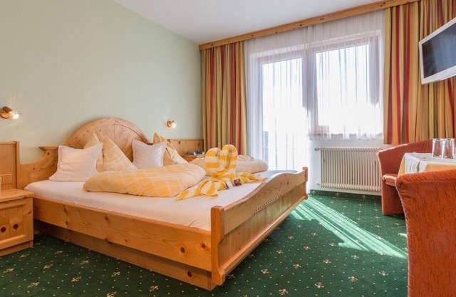 Standard double room, shower or bath, WC - Sporthof Austria
