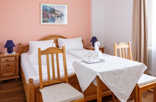 Standard Doppelzimmer Hofseite - Pension Laubenhof