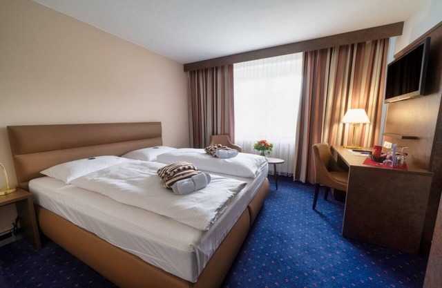 Standard double room facing the street