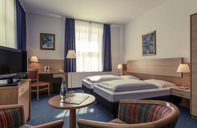 Standard room, shower, toilet, non-smoking - Hotel Schloss Neustadt-Glewe