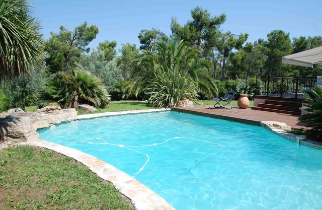STANDING HOUSE BETWEEN AIX AND CASSIS IN THE HEART OF A LANDSCAPE GARDEN