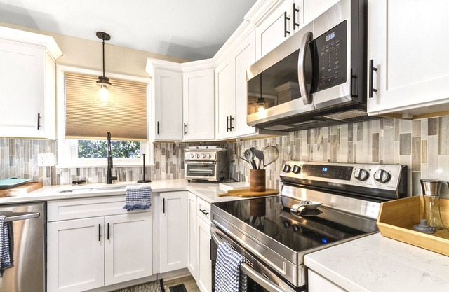 Starfall Lake Retreat-New Listing! Gorgeous, Newly Remodeled!