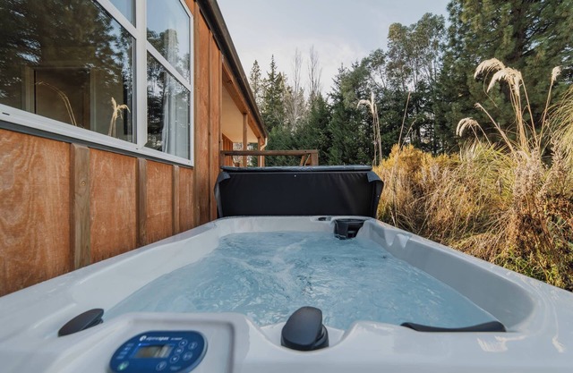 Stargazing Combo - Spa, Parking, Near Church