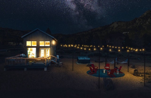 Stargazing Retreat w/Hot Tub & Deck Hammocks BBQ