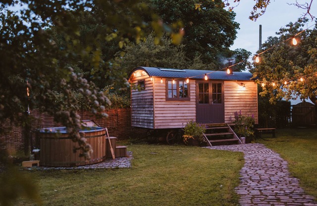 Starlight Hideaway - Luxury Shepherd’s Hut